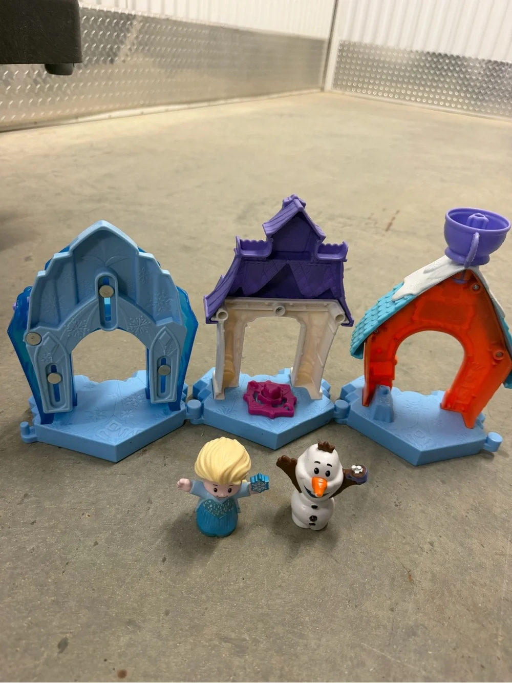 Fisher-Price Little People Disney Frozen Elsa Olaf Ice Palace Playset Lot